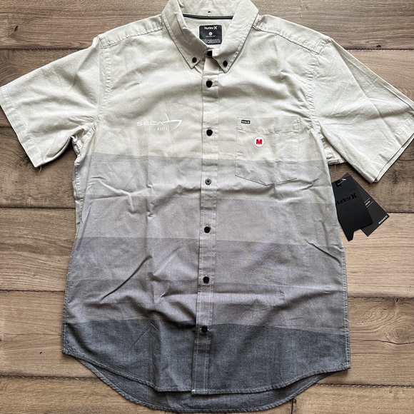Hurley Button Up Short Sleeve Men’s Medium - Picture 1 of 5